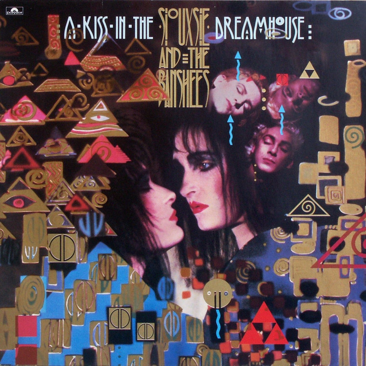 A kiss in the dream house